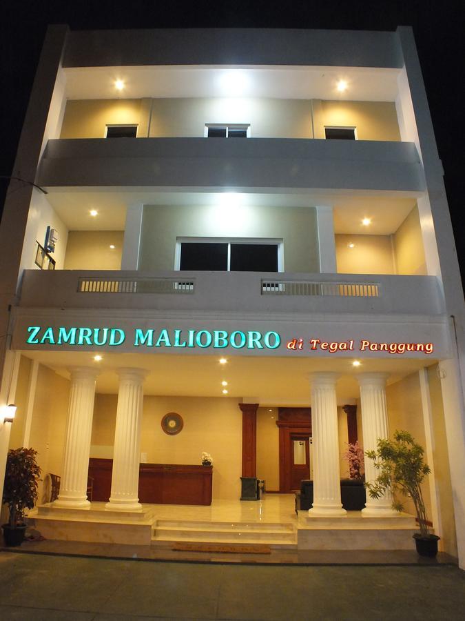 Zamrud Malioboro Hotel Yogyakarta Bagian luar foto
