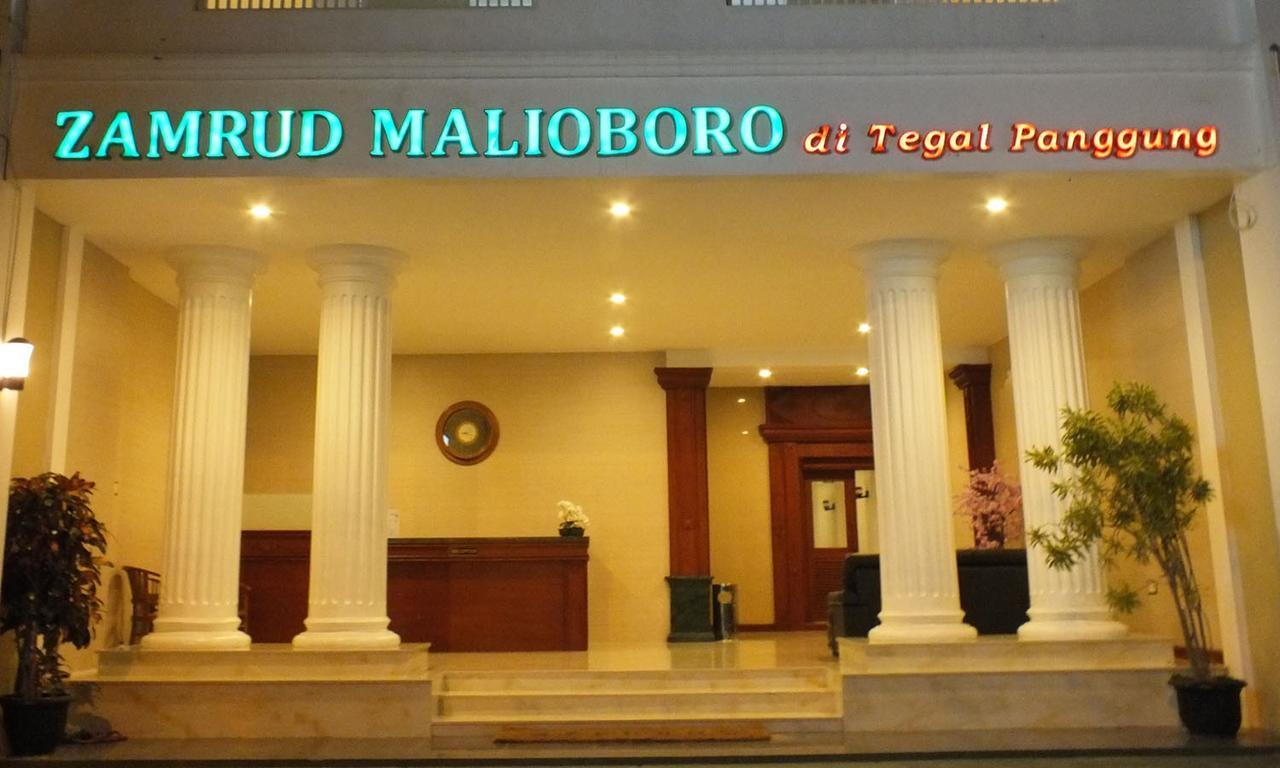 Zamrud Malioboro Hotel Yogyakarta Bagian luar foto