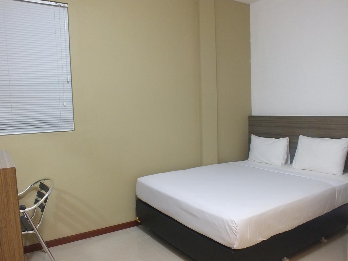 Zamrud Malioboro Hotel Yogyakarta Bagian luar foto