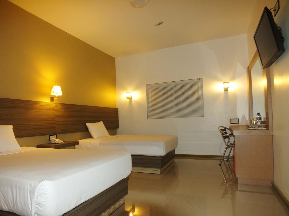 Zamrud Malioboro Hotel Yogyakarta Bagian luar foto