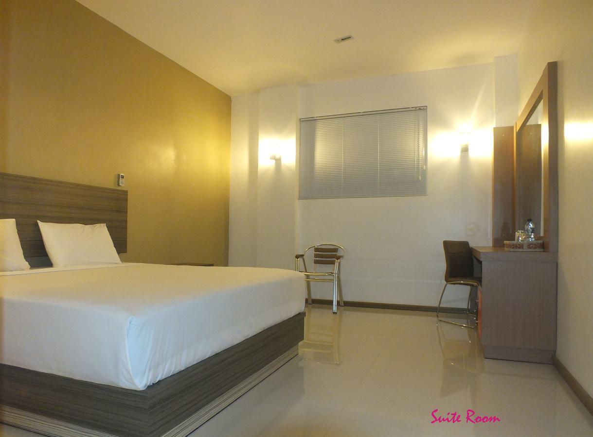 Zamrud Malioboro Hotel Yogyakarta Bagian luar foto